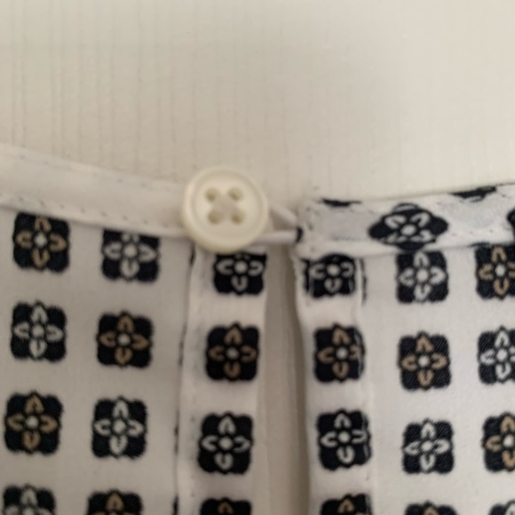 Ann Taylor Shell Top - Picture 6 of 8